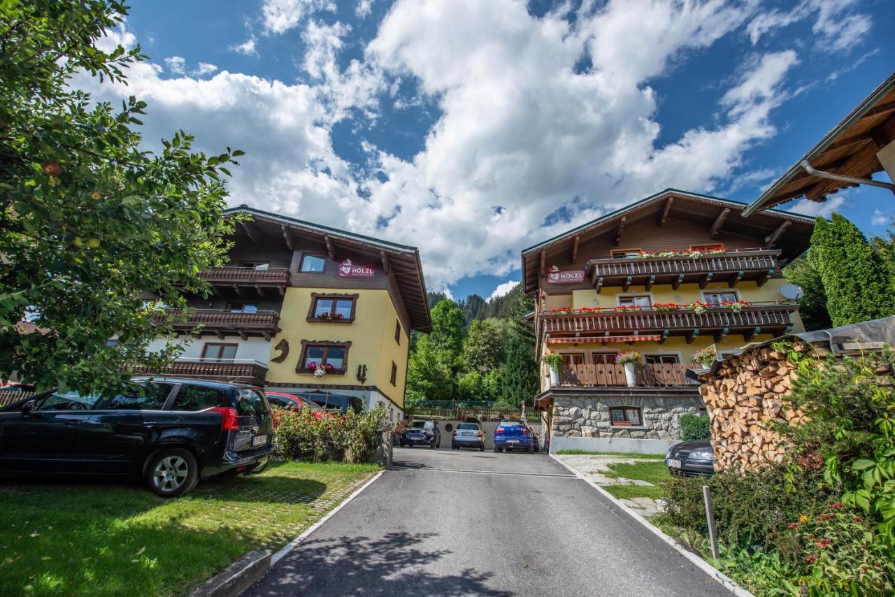 Hoelzl Bed & Breakfast Neukirchen am Grossvenediger Exterior photo