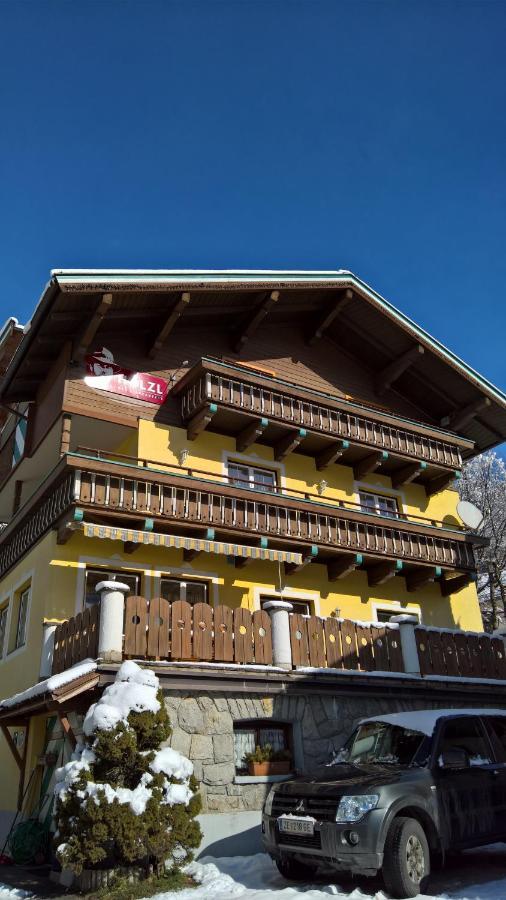 Hoelzl Bed & Breakfast Neukirchen am Grossvenediger Exterior photo