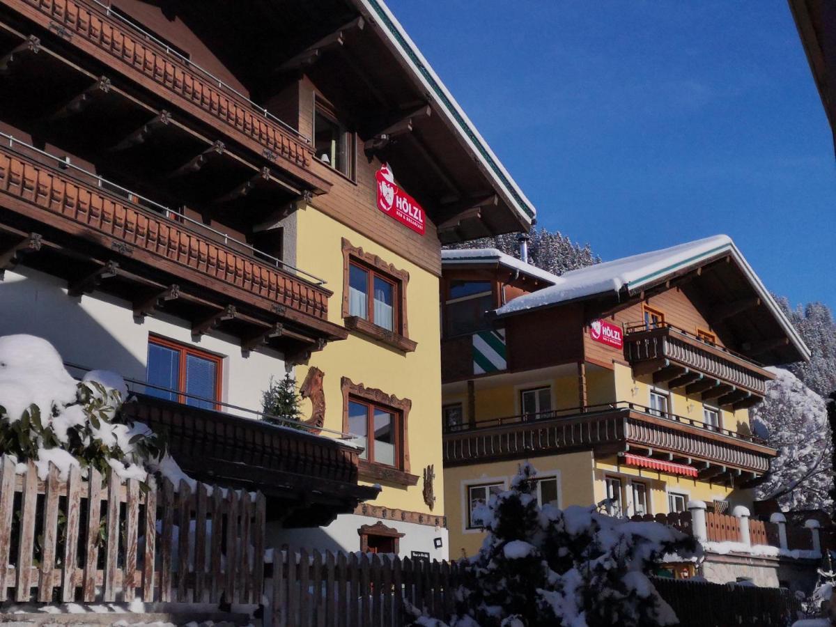 Hoelzl Bed & Breakfast Neukirchen am Grossvenediger Exterior photo