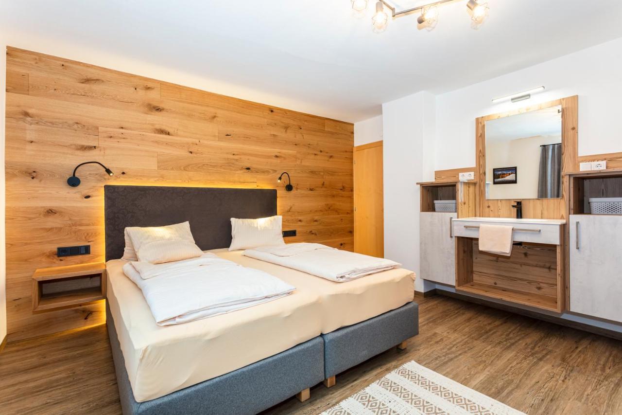 Hoelzl Bed & Breakfast Neukirchen am Grossvenediger Exterior photo