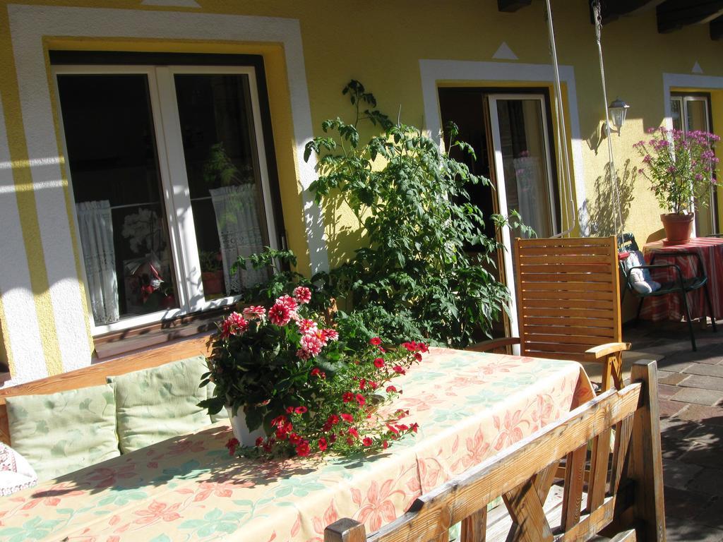 Hoelzl Bed & Breakfast Neukirchen am Grossvenediger Exterior photo