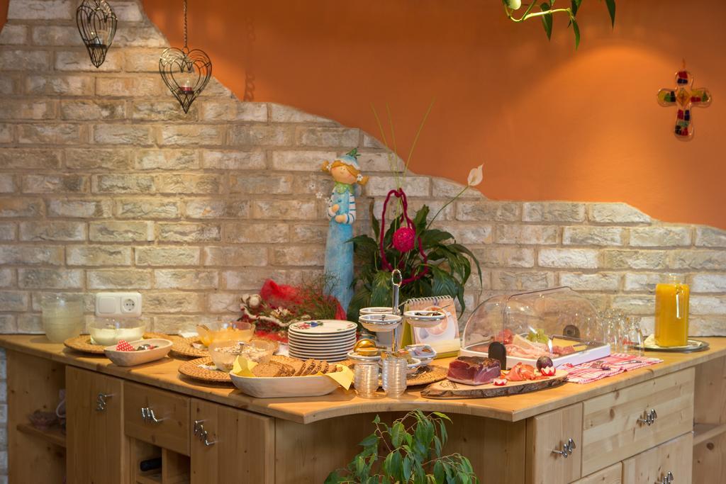 Hoelzl Bed & Breakfast Neukirchen am Grossvenediger Exterior photo