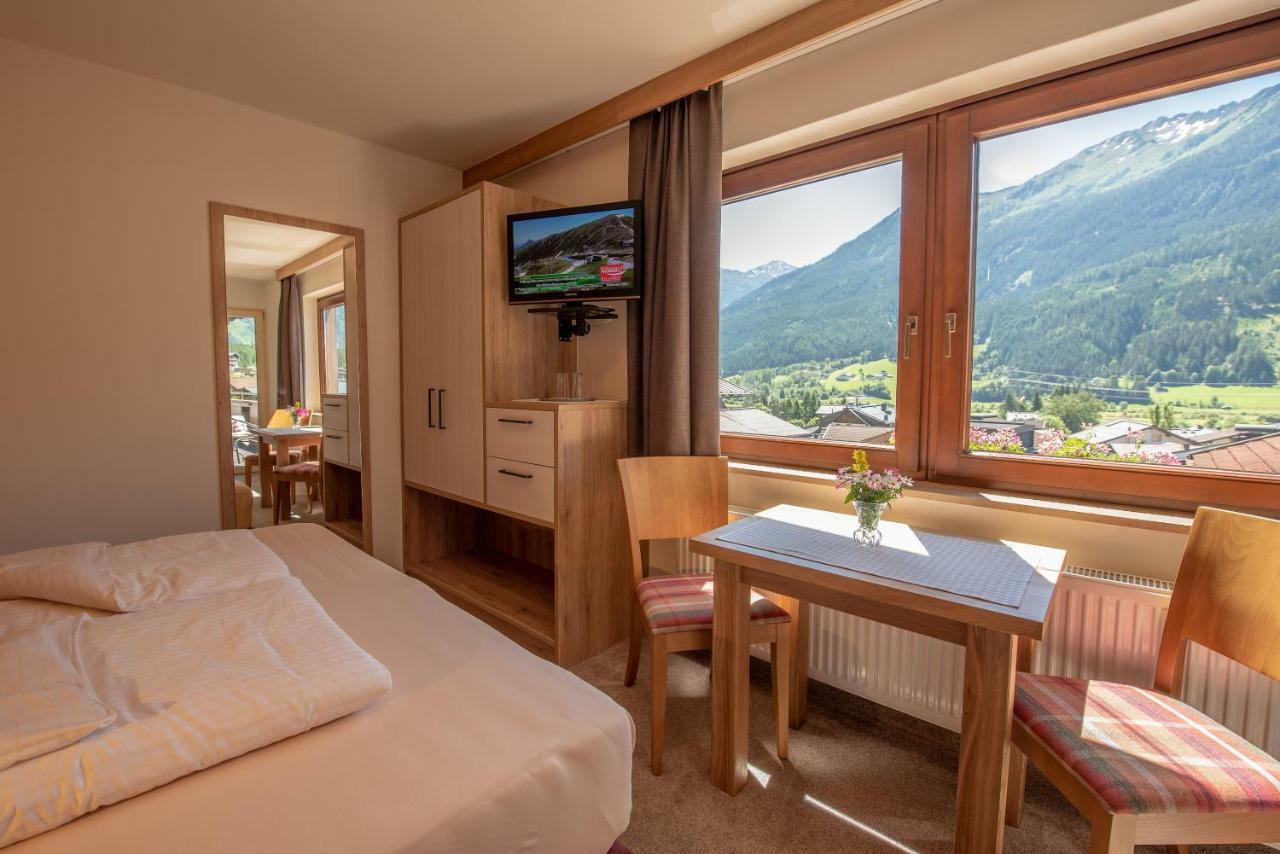 Hoelzl Bed & Breakfast Neukirchen am Grossvenediger Exterior photo