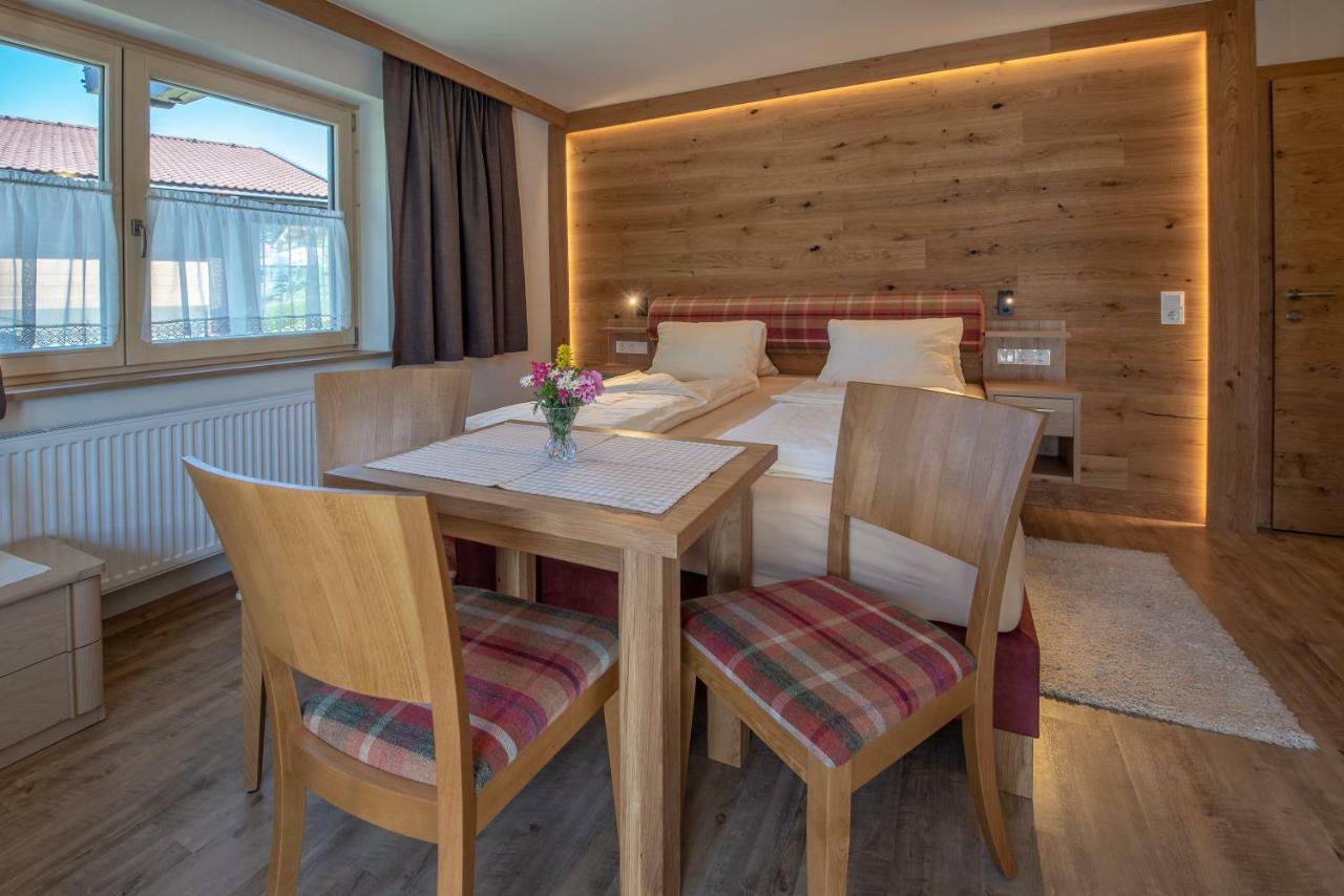 Hoelzl Bed & Breakfast Neukirchen am Grossvenediger Exterior photo