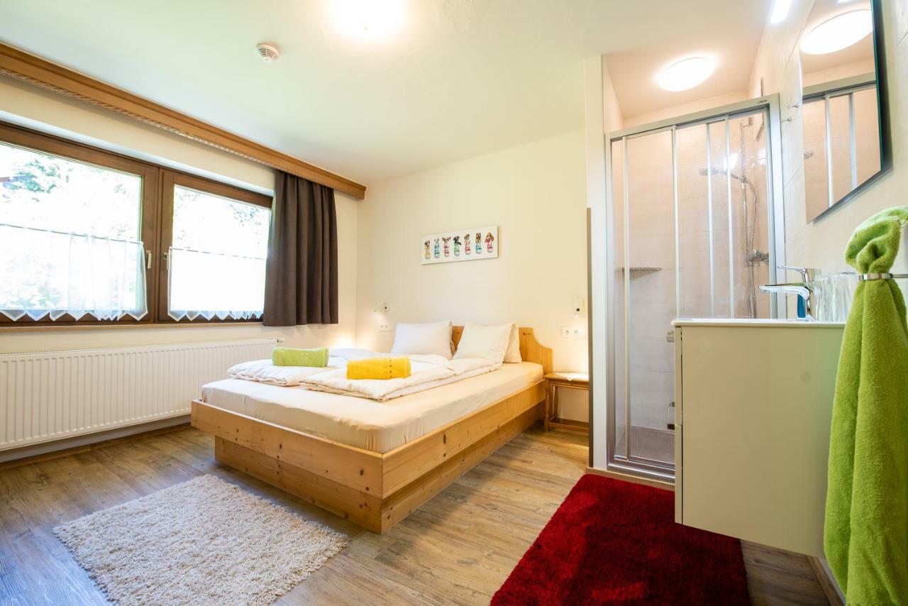 Hoelzl Bed & Breakfast Neukirchen am Grossvenediger Exterior photo
